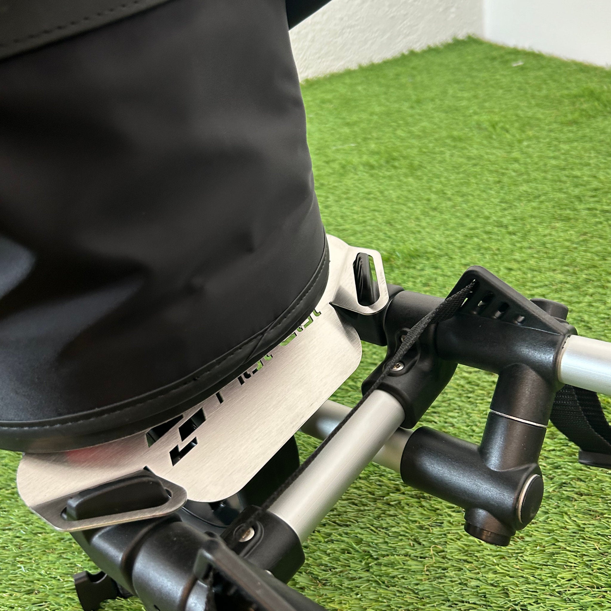 Flat Cat unter Baghalter Platte für Golftrolleys z.B. Standbags